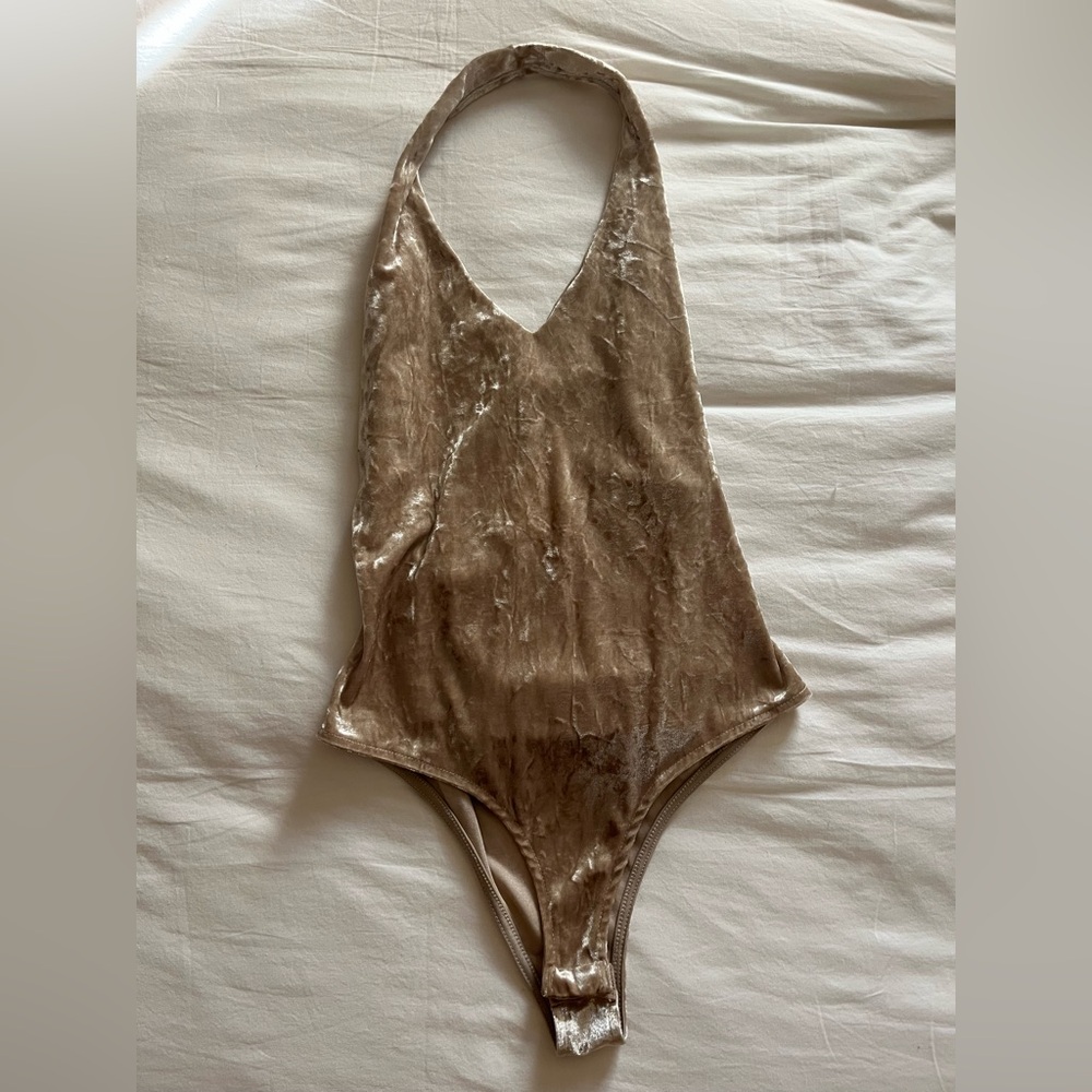 PacSun LA HEARTS Velvet Halter Bodysuit in Tan